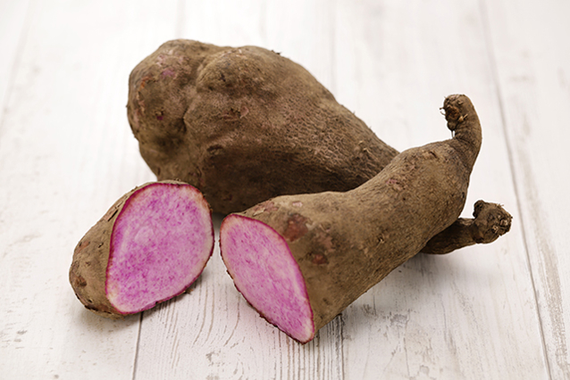 Purple,Yam,Isolated,On,White,Wooden,Background